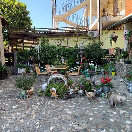 Guest House Aphyn Leto กากรา ภายนอก รูปภาพ
