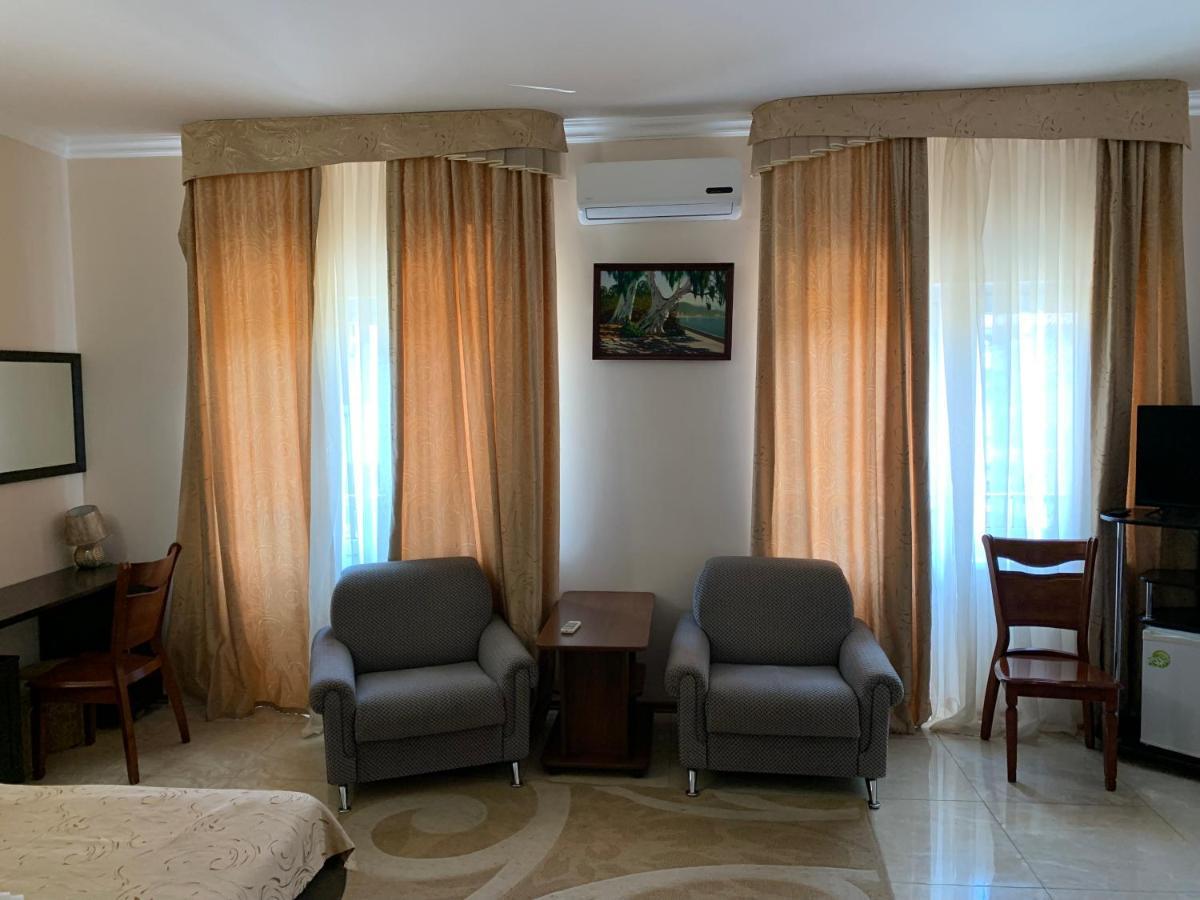 Guest House Aphyn Leto กากรา ภายนอก รูปภาพ