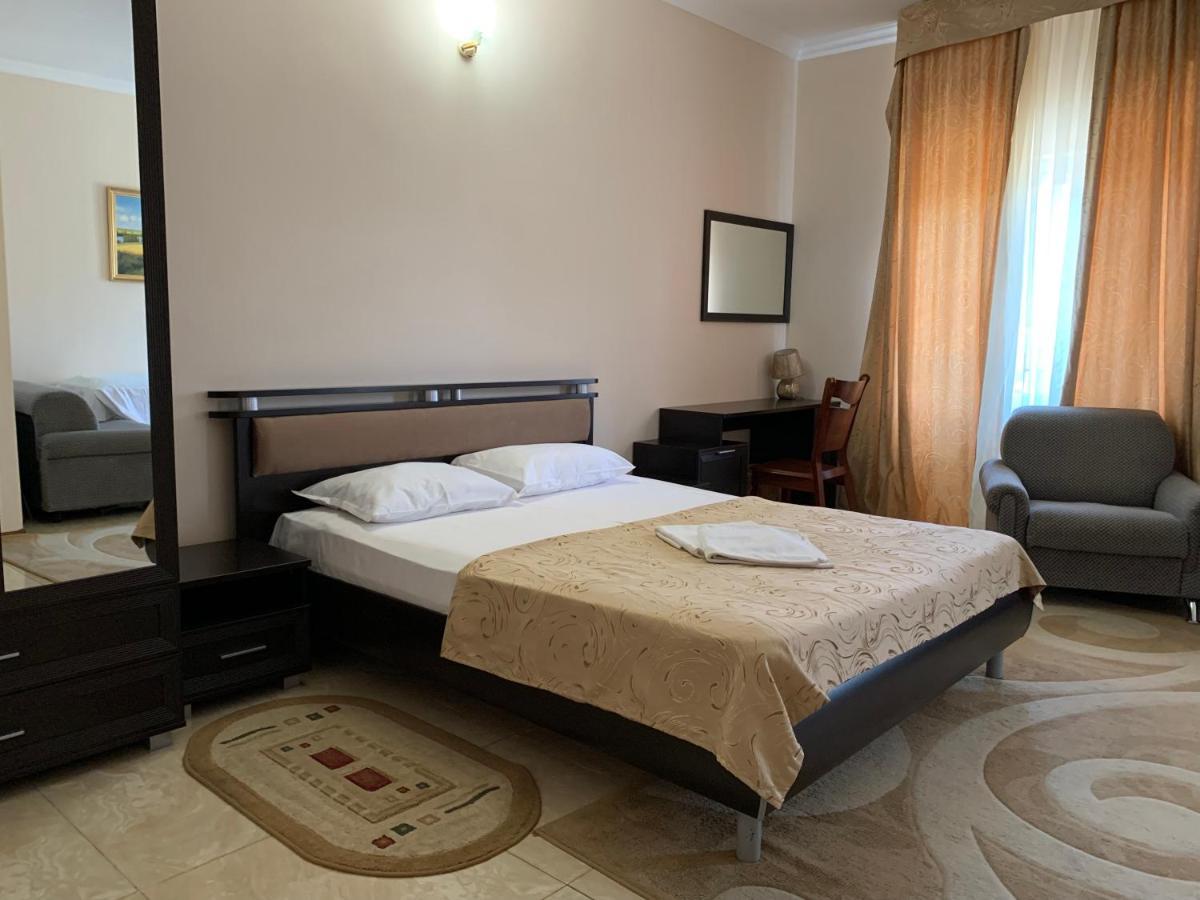 Guest House Aphyn Leto กากรา ภายนอก รูปภาพ