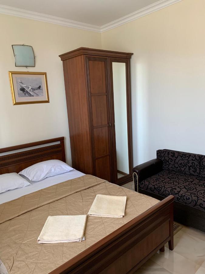 Guest House Aphyn Leto กากรา ภายนอก รูปภาพ
